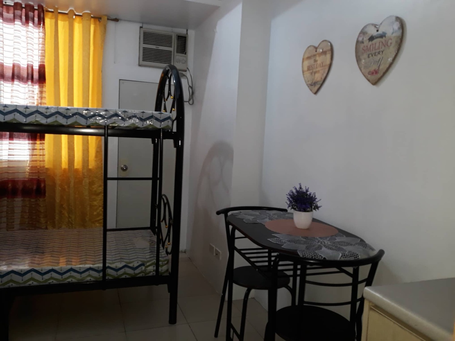 <span style="font-weight: bold;">Semi-Furnished Studio unit for rent suitable for two persons</span><br>