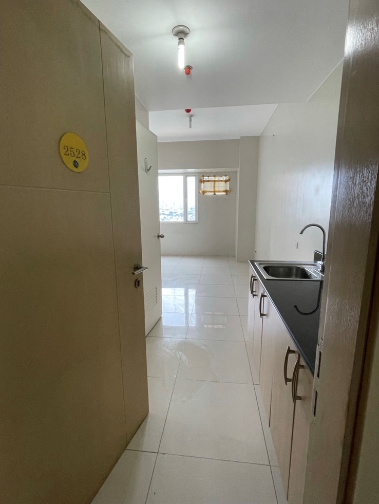 <span style="font-weight: bold;">Semi-Furnished Studio for rent at sun residences&nbsp;</span><br>